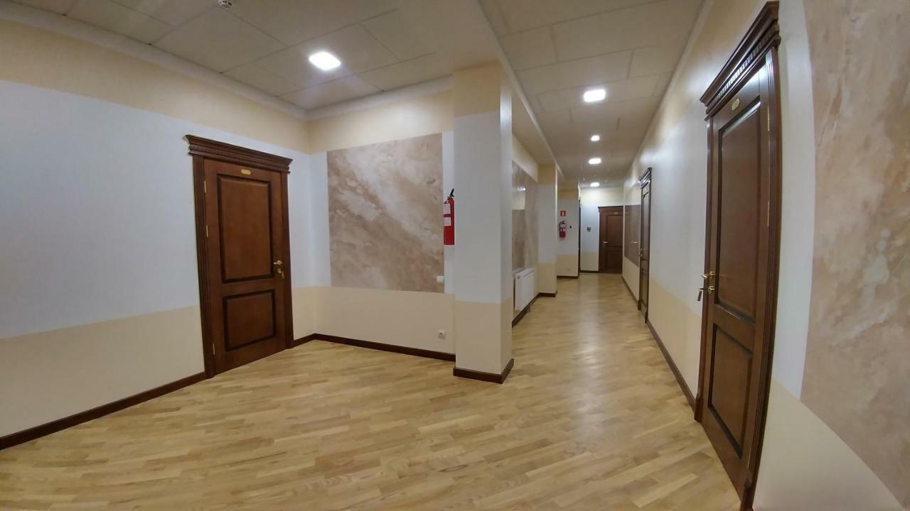 Hotel Meridian Броды Экстерьер фото