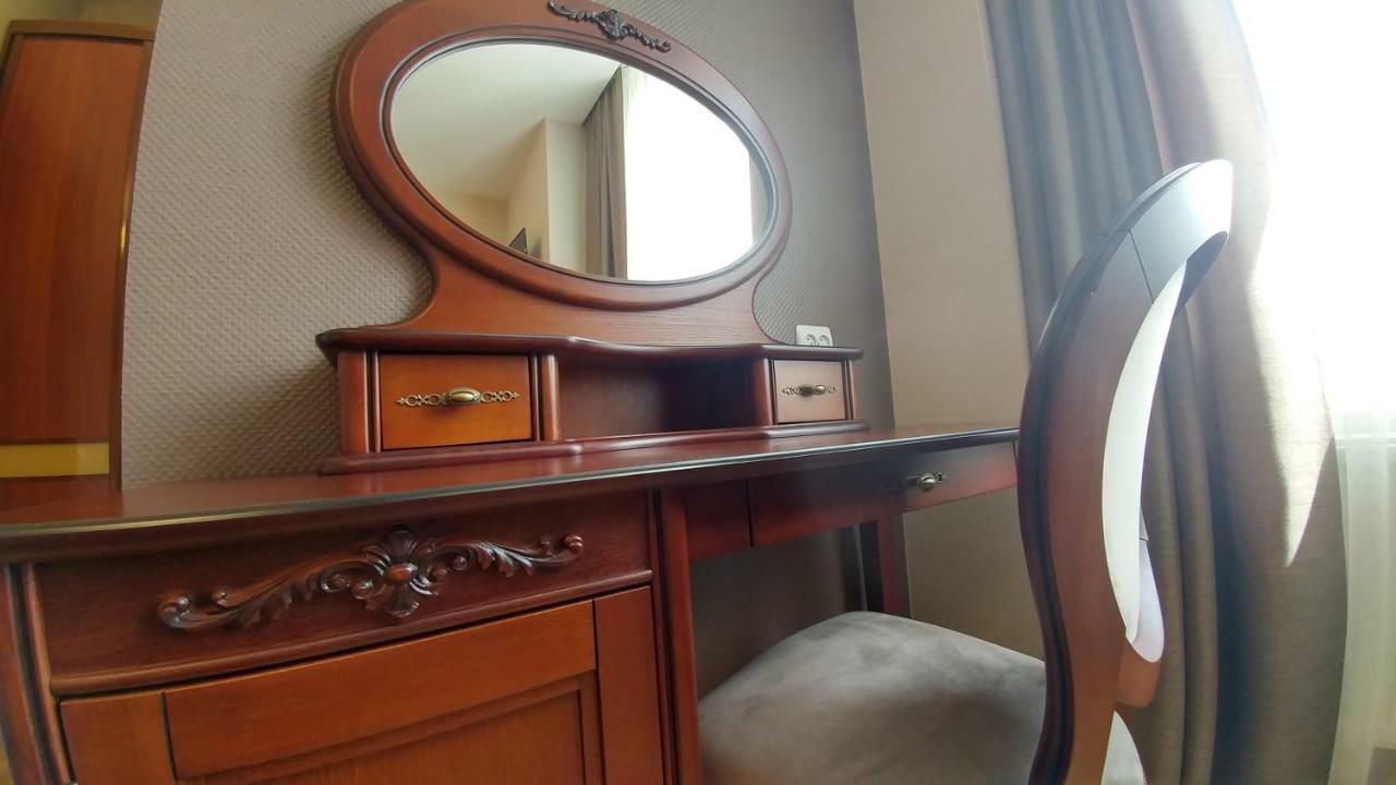 Hotel Meridian Броды Экстерьер фото