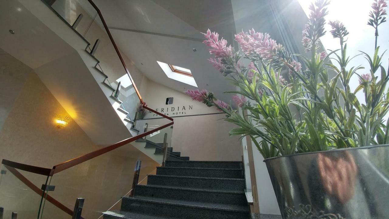 Hotel Meridian Броды Экстерьер фото