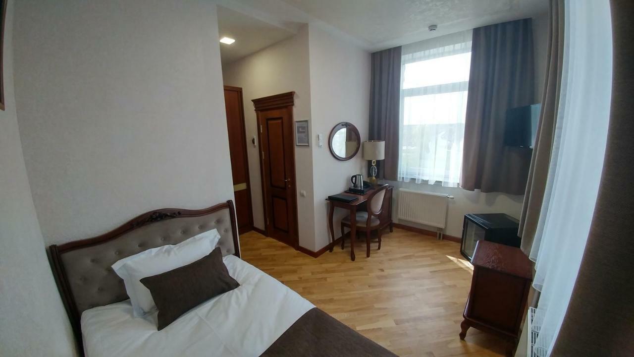 Hotel Meridian Броды Экстерьер фото