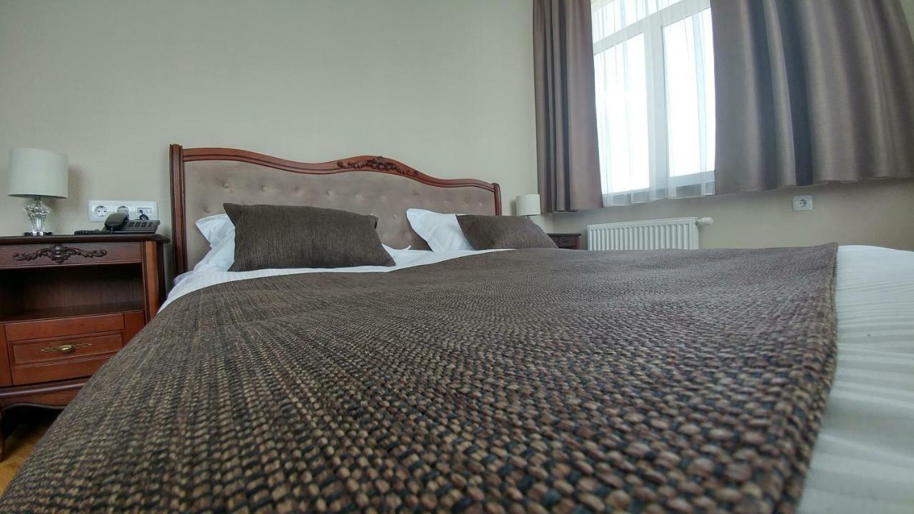 Hotel Meridian Броды Экстерьер фото