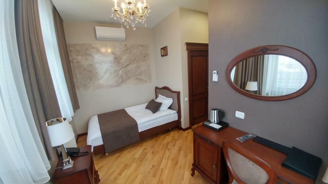 Hotel Meridian Броды Экстерьер фото