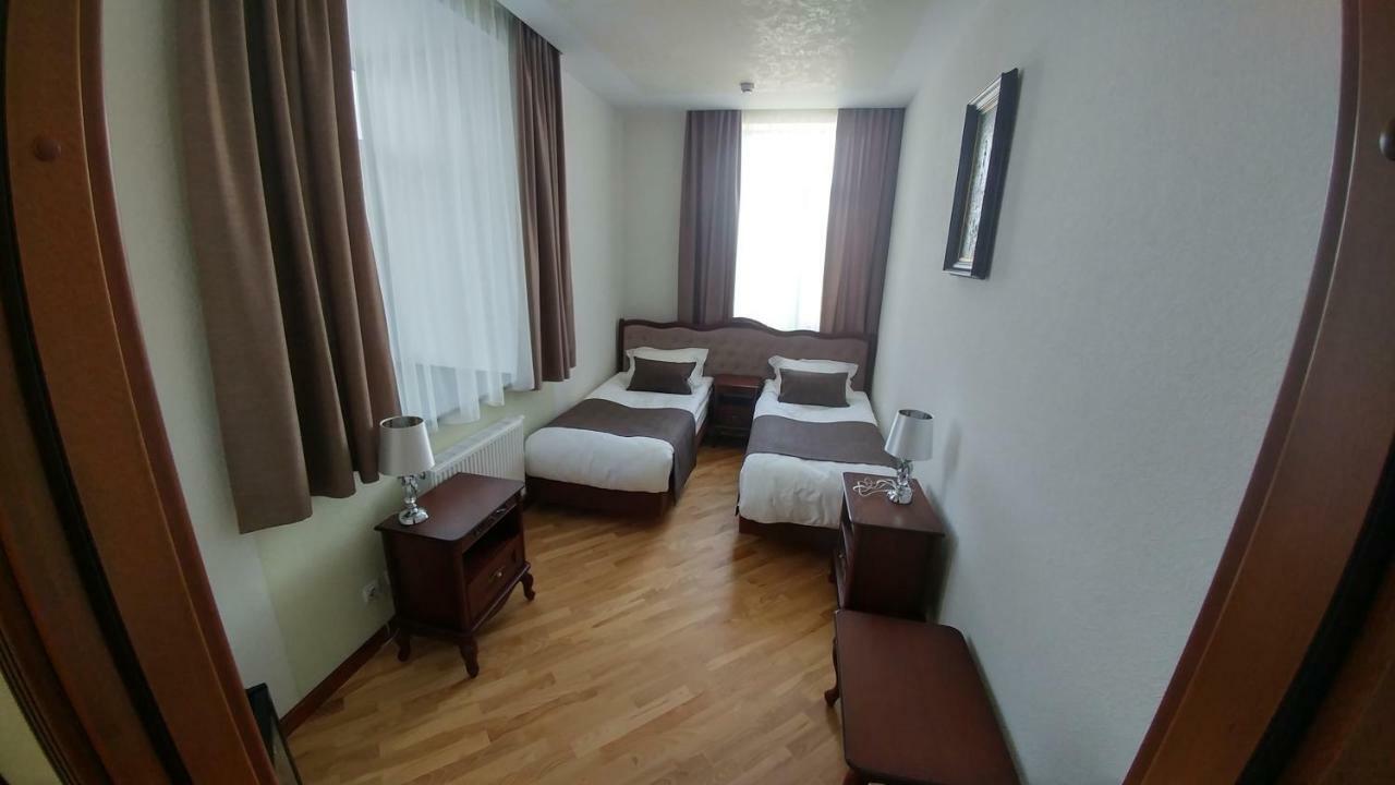Hotel Meridian Броды Экстерьер фото