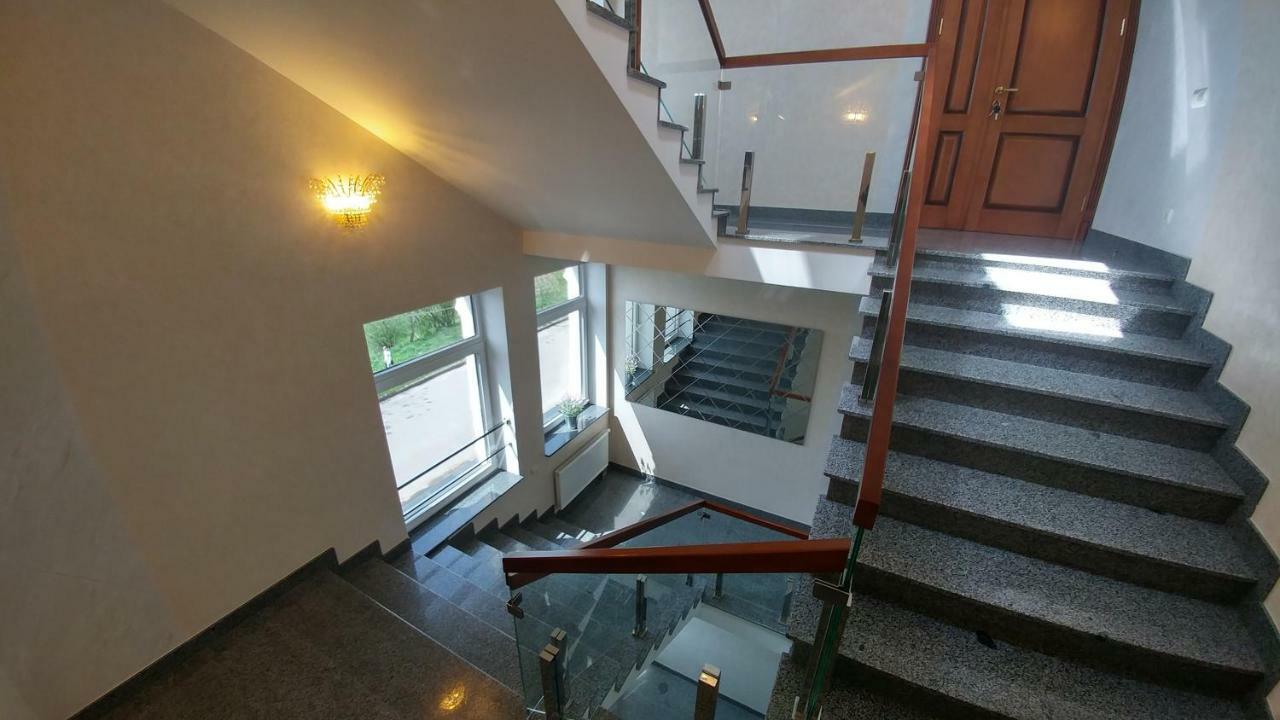 Hotel Meridian Броды Экстерьер фото