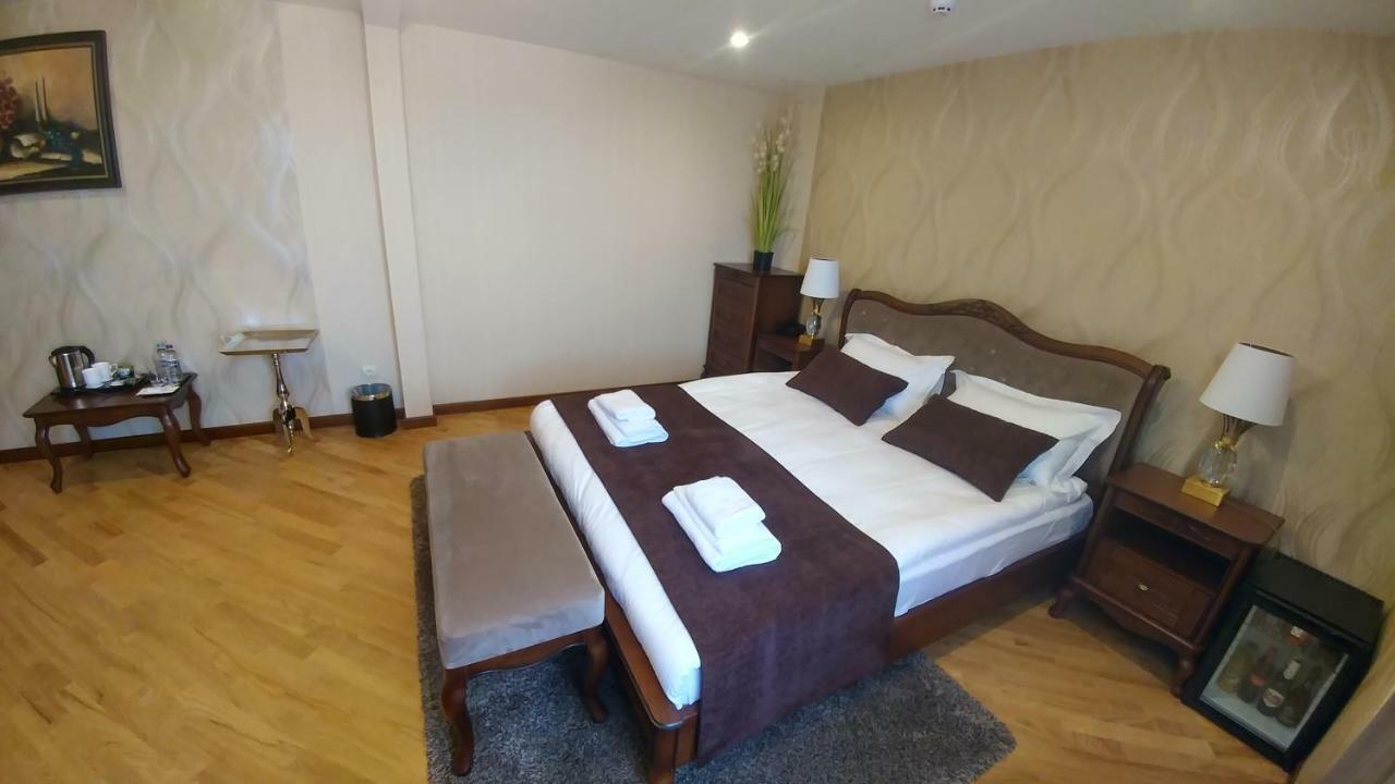 Hotel Meridian Броды Экстерьер фото