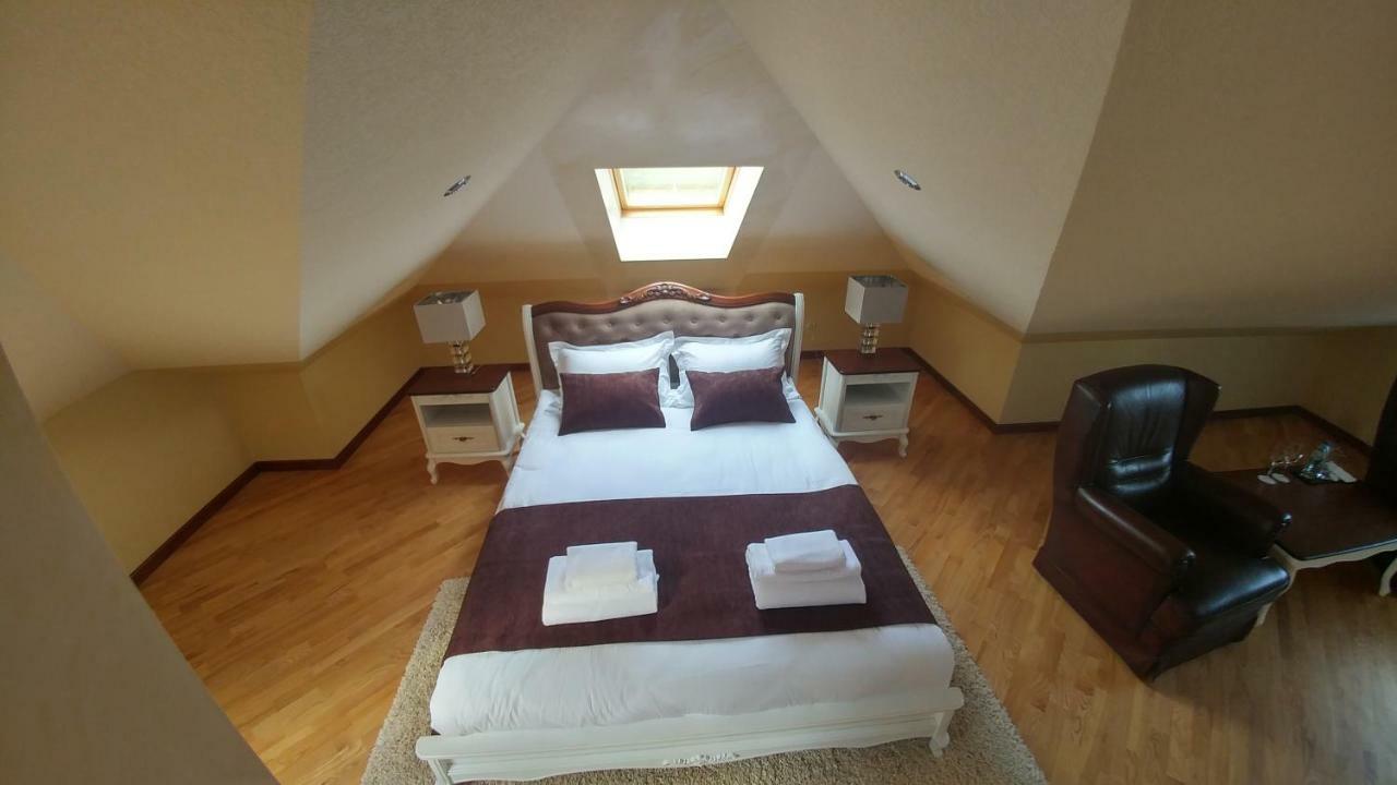 Hotel Meridian Броды Экстерьер фото