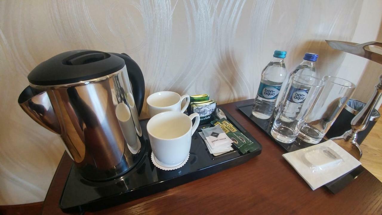 Hotel Meridian Броды Экстерьер фото