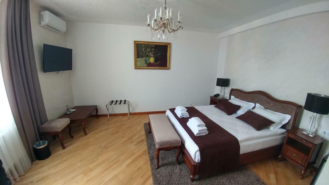 Hotel Meridian Броды Экстерьер фото