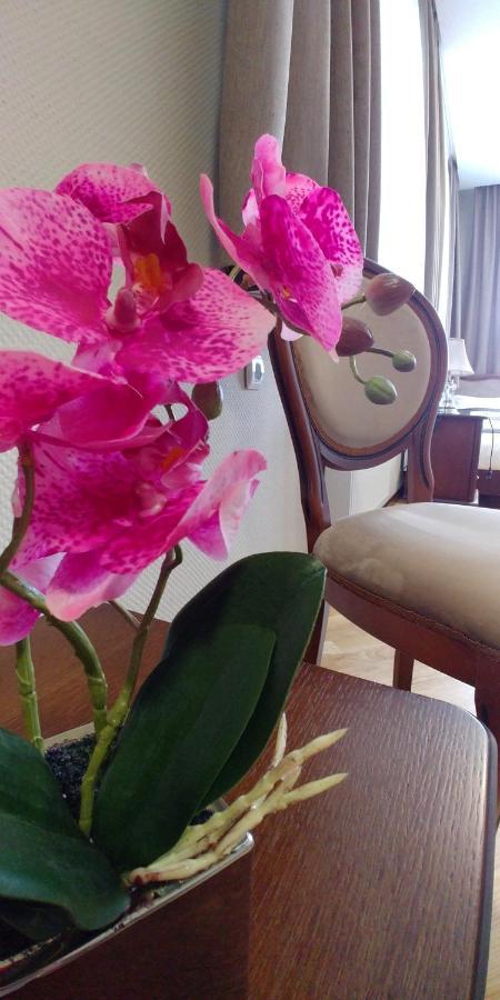Hotel Meridian Броды Экстерьер фото