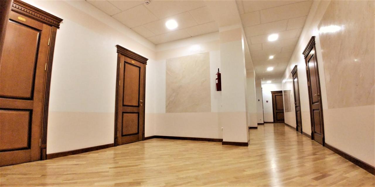 Hotel Meridian Броды Экстерьер фото