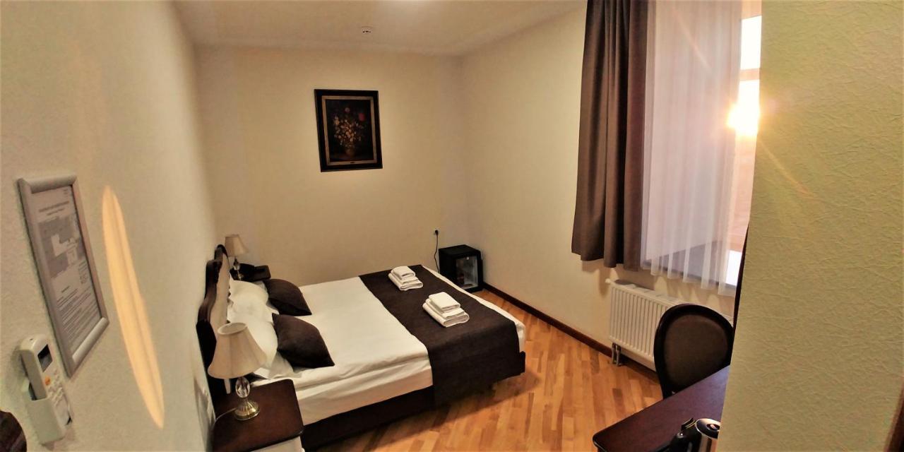 Hotel Meridian Броды Экстерьер фото