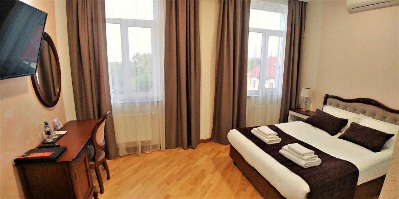 Hotel Meridian Броды Экстерьер фото